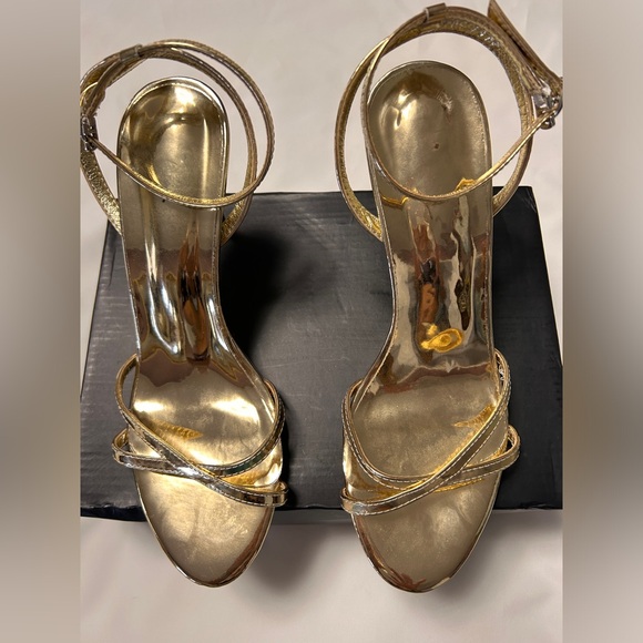 Size 9 brand new, beautiful gold sandals - Picture 2 of 8
